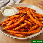 Frites de patate douce croustillantes préparées à l’air fryer avec sauce légère, recette facile à la friteuse sans huile.