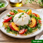 Salade fraîche avec burrata, tomates, pêche, roquette, basilic et huile d’olive.